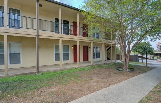 1-bedroom rental at 8702 Village Unit 814 in San Antonio, TX — photo 3