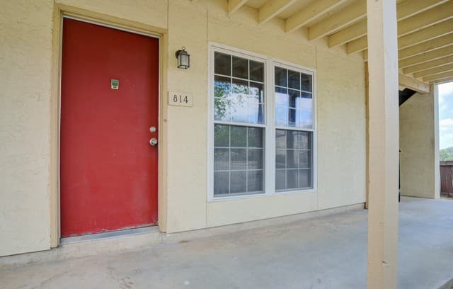 1-bedroom rental at 8702 Village Unit 814 in San Antonio, TX — photo 4