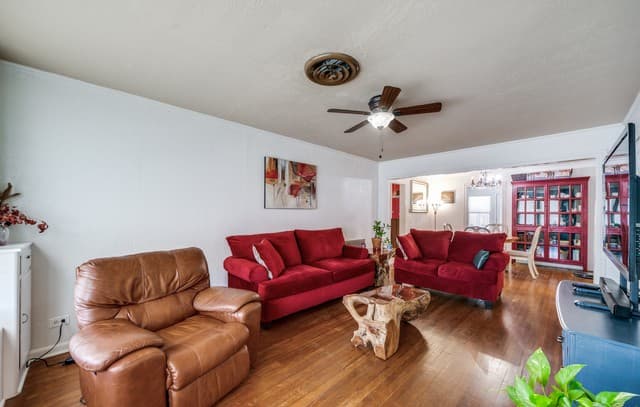 3-bedroom rental at 615 Main in Karnes City, TX — photo 5