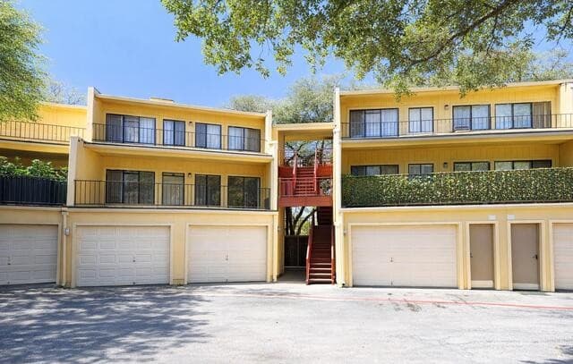 2-bedroom rental at 8642 Fredericksburg Unit 406 in San Antonio, TX — photo 3