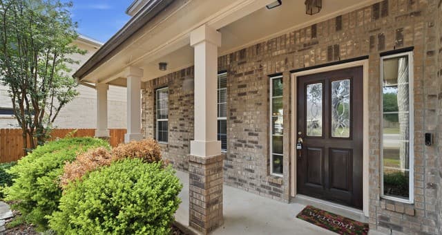 4-bedroom rental at 305 Hazeltine Way in Cibolo, TX — photo 3