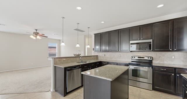 4-bedroom rental at 305 Hazeltine Way in Cibolo, TX — photo 5