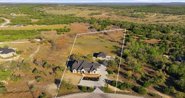 5-bedroom rental at 321 Vista View Place in Spring Branch, TX — photo 4