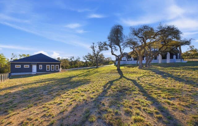 5-bedroom rental at 321 Vista View Place in Spring Branch, TX — photo 5