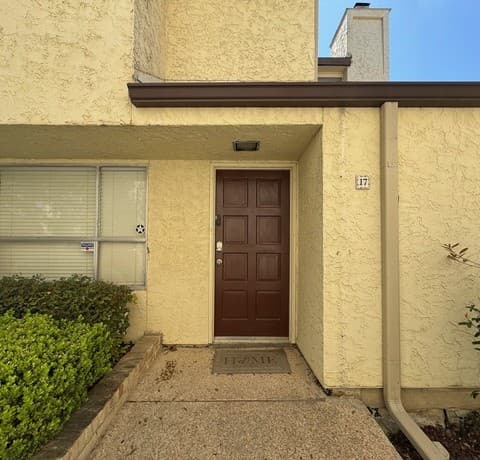2-bedroom rental at 7123 Thrush View Unit 17 in San Antonio, TX — photo 2