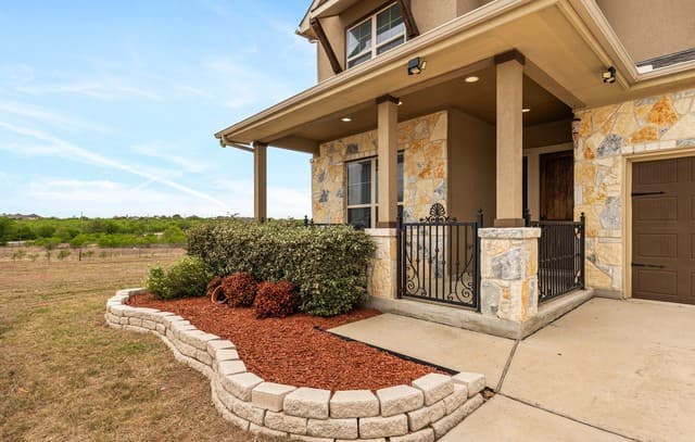 5-bedroom rental at 7010 Jalen Ct in Schertz, TX — photo 3
