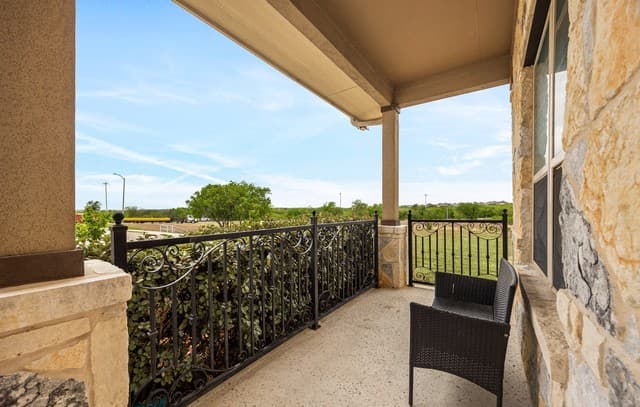5-bedroom rental at 7010 Jalen Ct in Schertz, TX — photo 5