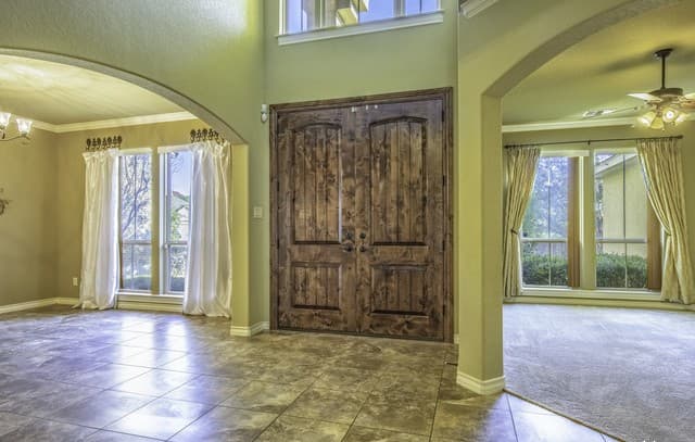 5-bedroom rental at 8835 Napa Lndg in Boerne, TX — photo 2
