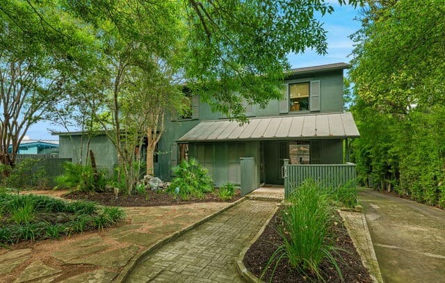 4-bedroom rental at 404 Sheraton in Terrell Hills, TX — photo 1