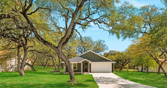 3-bedroom rental at 157 Sycamore in Helotes, TX — photo 2