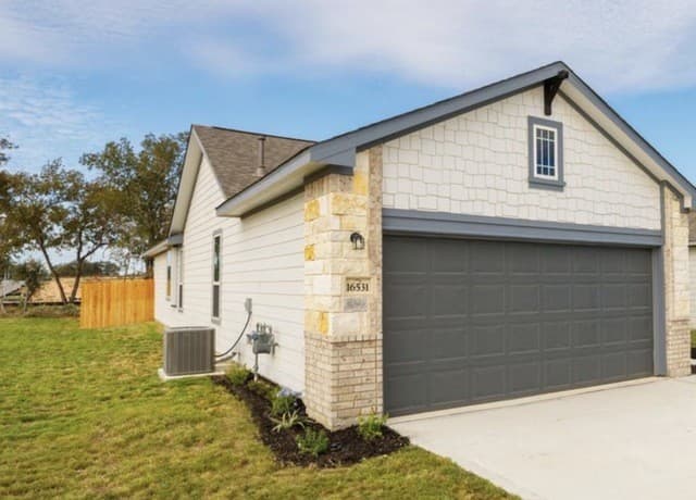 4-bedroom rental at 16531 Ginger Crossing in Elmendorf, TX — photo 2