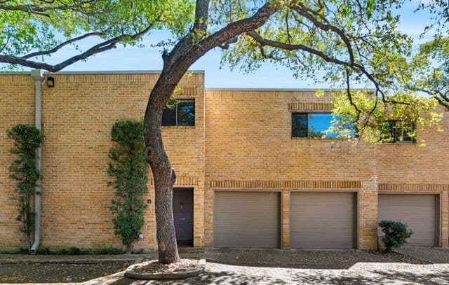3-bedroom rental at 8123 N New Braunfels Unit D in San Antonio, TX — photo 3