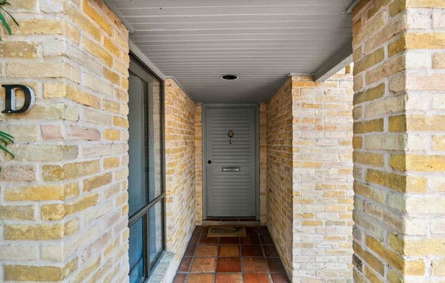 3-bedroom rental at 8123 N New Braunfels Unit D in San Antonio, TX — photo 4