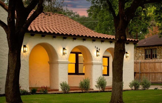 4-bedroom rental at 135 W Lullwood in San Antonio, TX — photo 3