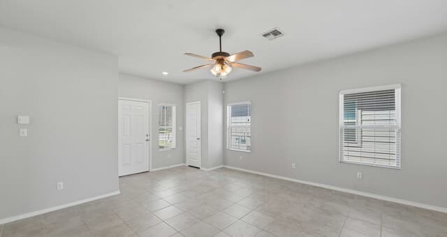 4-bedroom rental at 5502 Daniel Way in St Hedwig, TX — photo 4