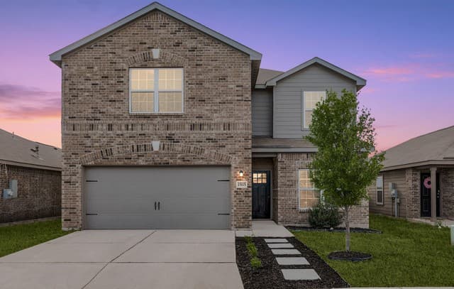 5-bedroom rental at 15115 Escalante in Von Ormy, TX — photo 1
