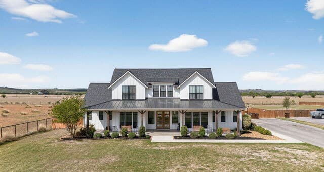 6-bedroom rental at 2493 County Road 4713 in LaCoste, TX — photo 1