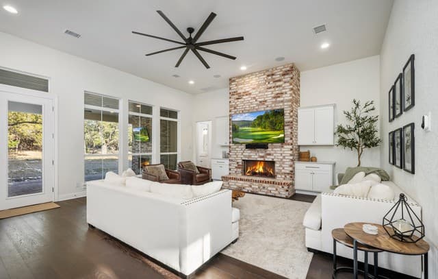 4-bedroom rental at 117 Sabella in Spring Branch, TX — photo 4
