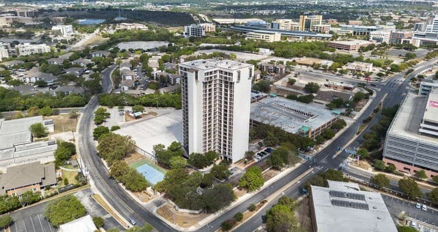 2-bedroom rental at 7701 Wurzbach Unit 1802 in San Antonio, TX — photo 1