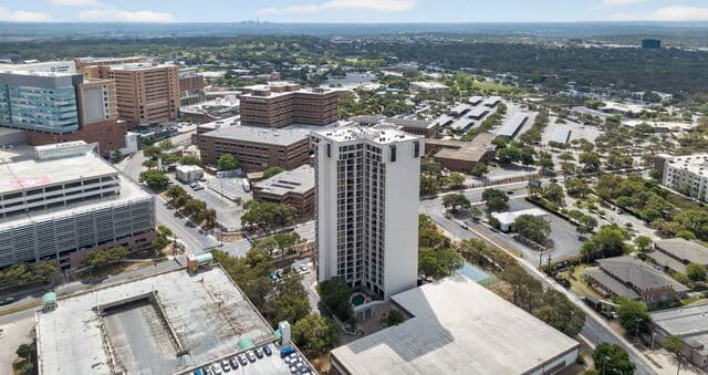2-bedroom rental at 7701 Wurzbach Unit 1802 in San Antonio, TX — photo 3