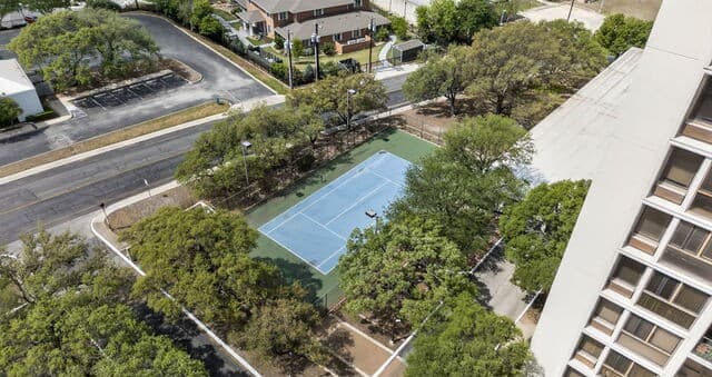 2-bedroom rental at 7701 Wurzbach Unit 1802 in San Antonio, TX — photo 4