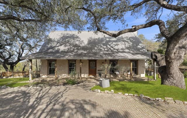 3-bedroom rental at 6093 Fm 311 in Spring Branch, TX — photo 2