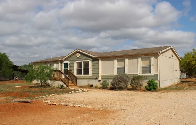 3-bedroom rental at 3554 Fm 1332 in Jourdanton, TX — photo 2