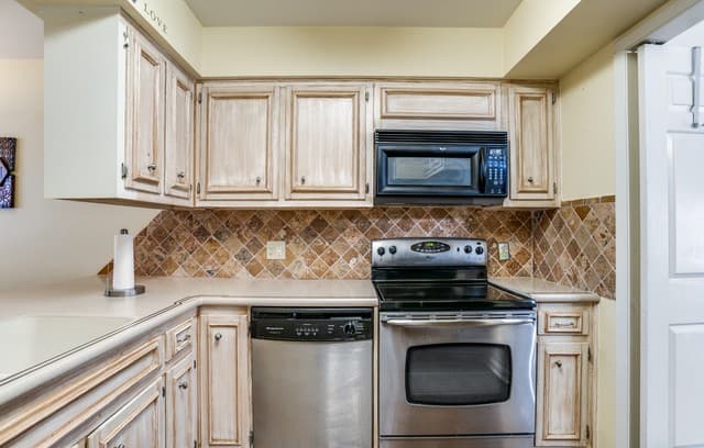 2-bedroom rental at 5359 Fredericksburg Unit 515 in San Antonio, TX — photo 2