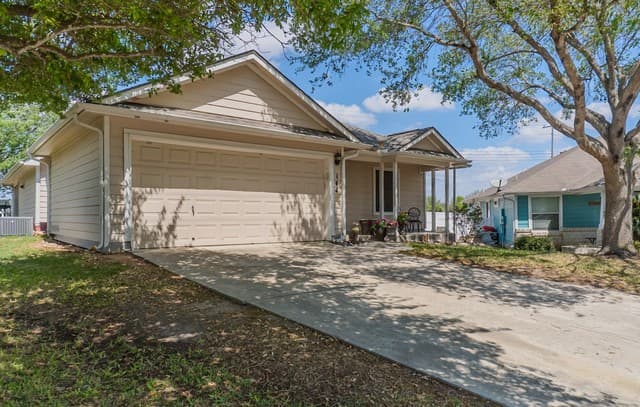 Home for sale at 144 Running in Cibolo, TX — photo 2