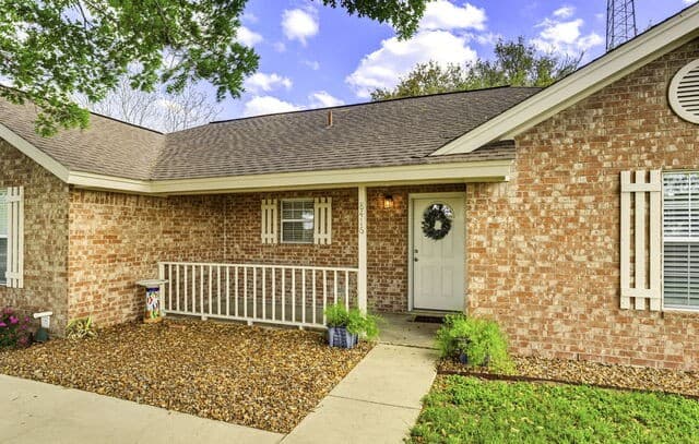 3-bedroom rental at 8416 Fm 541 in Stockdale, TX — photo 4
