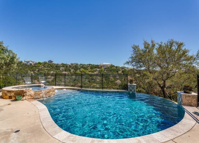 3-bedroom rental at 460 Shepherds Crook in Helotes, TX — photo 2