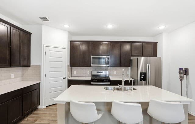 3-bedroom rental at 13250 Hagerd in St Hedwig, TX — photo 3