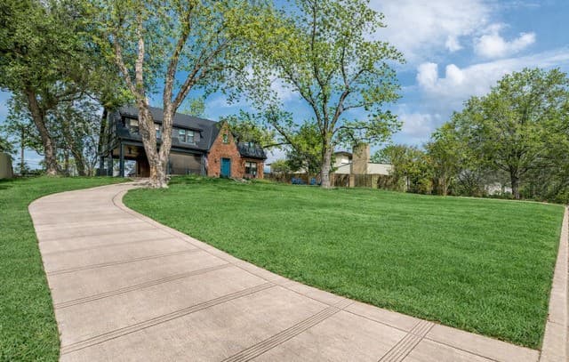 3-bedroom rental at 110 Henderson St in Alamo Heights, TX — photo 3