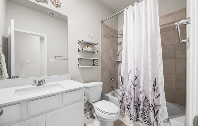 Home for sale at 232 Colebrook in Cibolo, TX — photo 5