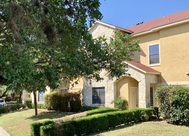 3-bedroom rental at 6160 Eckhert Unit 505 in San Antonio, TX — photo 1