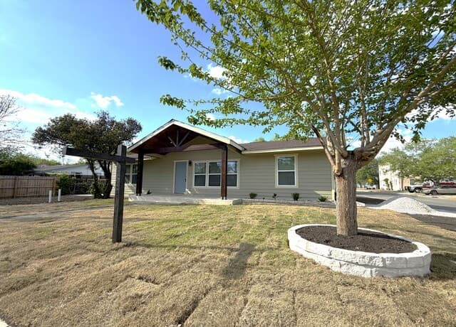 6-bedroom rental at 703 W Rosewood in San Antonio, TX — photo 5