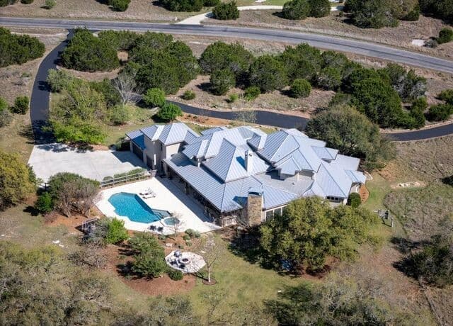 5-bedroom rental at 102 Santa Fe Trl in Boerne, TX — photo 1
