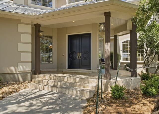 5-bedroom rental at 102 Santa Fe Trl in Boerne, TX — photo 5