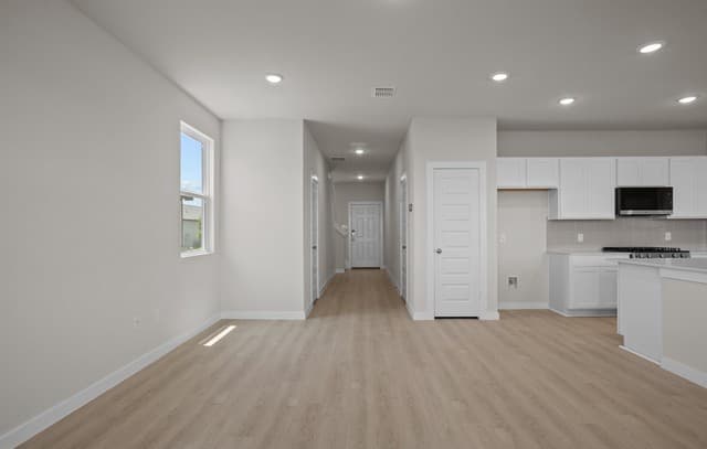 4-bedroom rental at 5610 Franklin Hills in Von Ormy, TX — photo 3