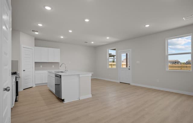 4-bedroom rental at 5610 Franklin Hills in Von Ormy, TX — photo 4