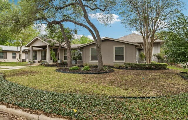 3-bedroom rental at 451 Laramie Dr in San Antonio, TX — photo 2