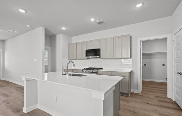 3-bedroom rental at 5611 Franklin Hills in Von Ormy, TX — photo 5