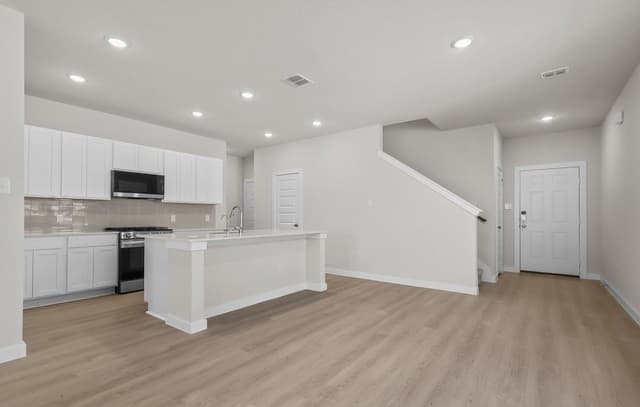 4-bedroom rental at 5607 Franklin Hills in Von Ormy, TX — photo 3