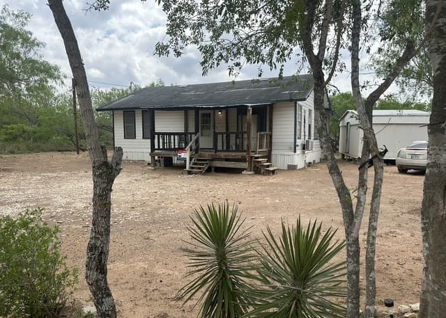 2-bedroom rental at 512 E Ave J in Christine, TX — photo 1