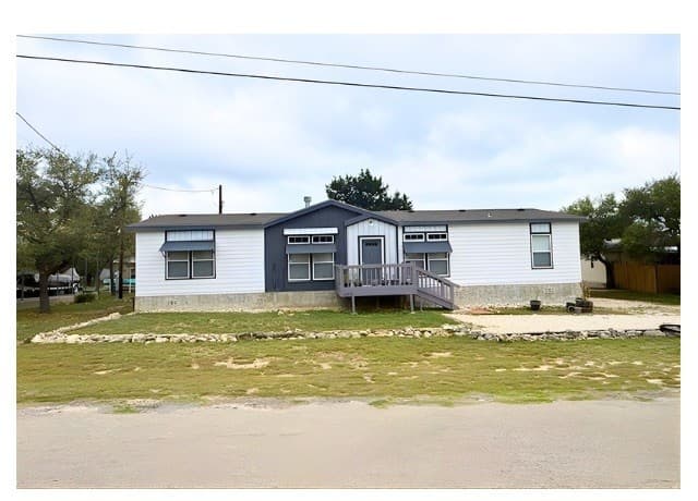 3-bedroom rental at 659 Private Road 1508 in Bandera, TX — photo 2
