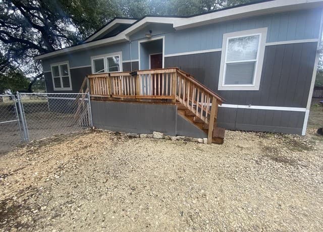 3-bedroom rental at 4406 Lost Hills in Elmendorf, TX — photo 2
