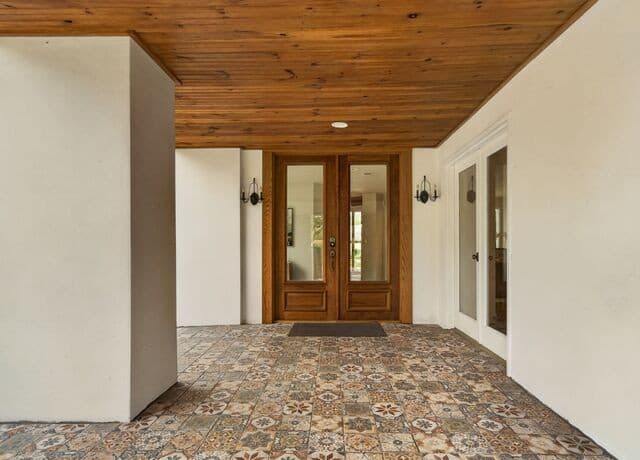 5-bedroom rental at 7887 N New Braunfels Ave in San Antonio, TX — photo 4