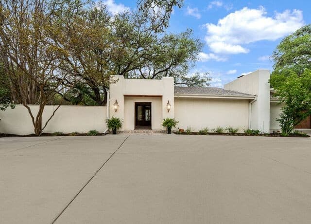 5-bedroom rental at 7887 N New Braunfels Ave in San Antonio, TX — photo 5