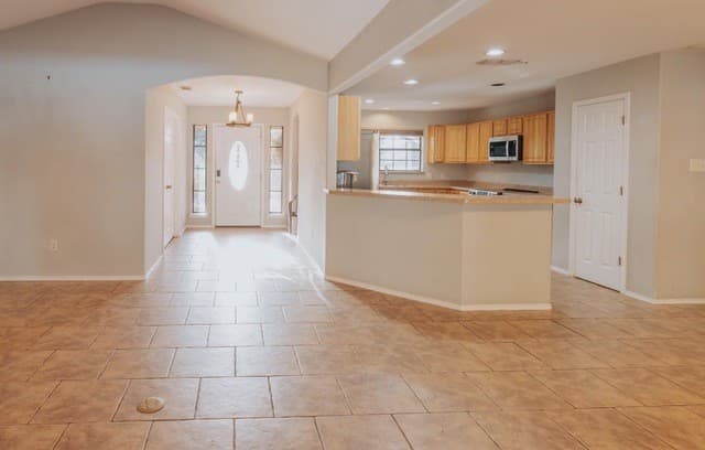 3-bedroom rental at 306 Yorktown in Pleasanton, TX — photo 4