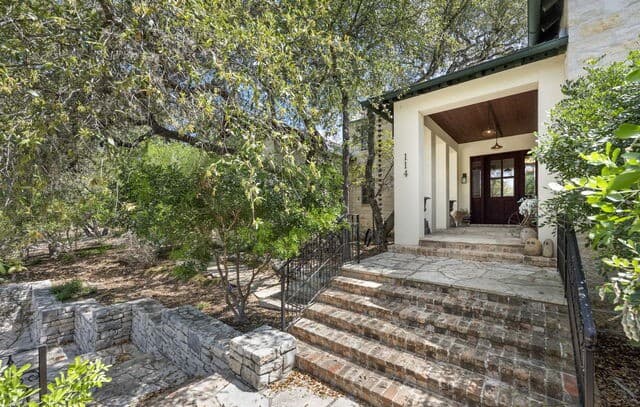 4-bedroom rental at 114 Turnberry in San Antonio, TX — photo 2